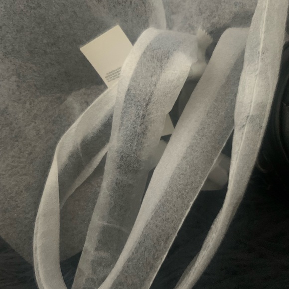 NWT coach heart shaped leather crossbody bag - Picture 6 of 11